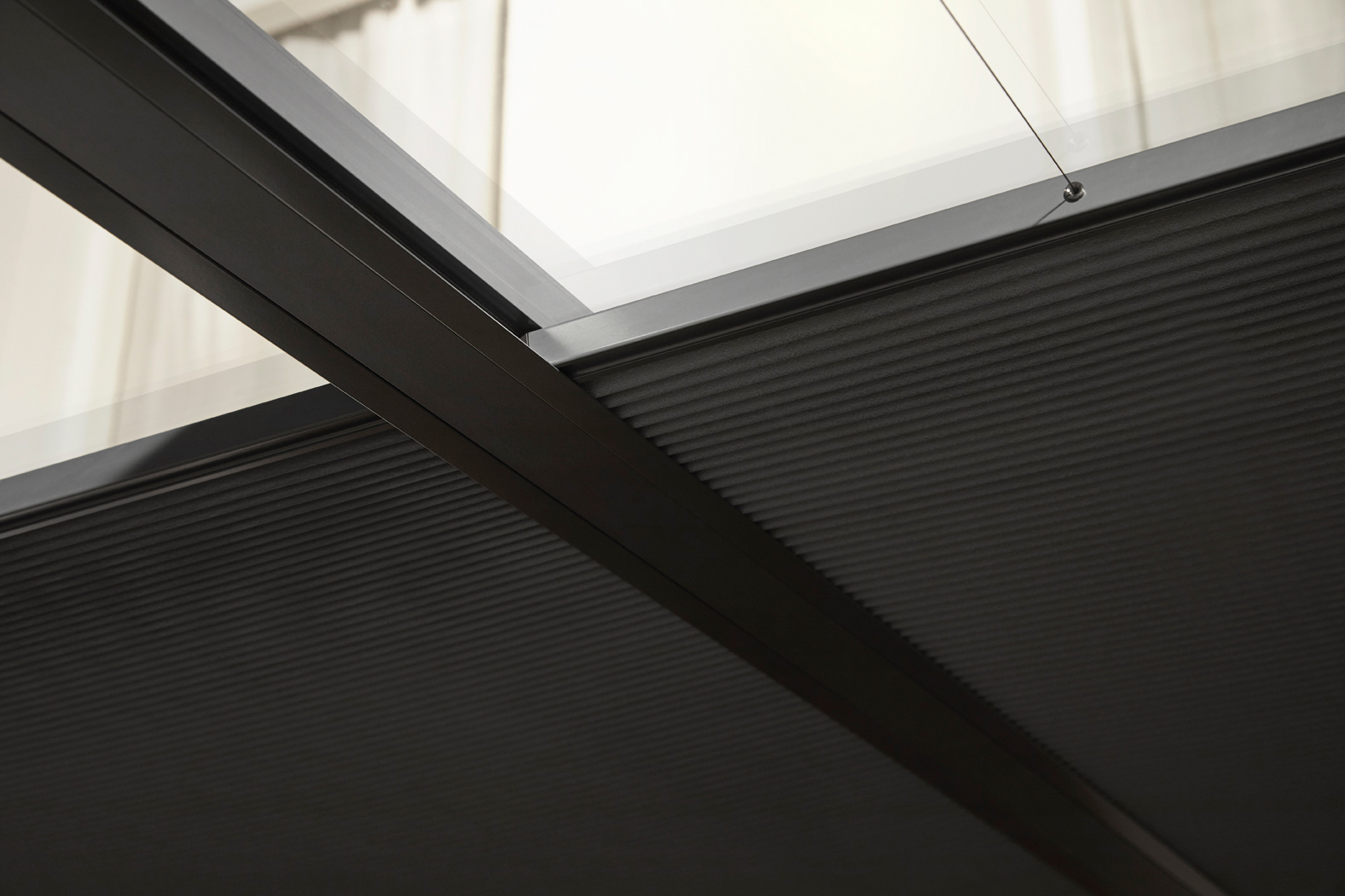 Terrasoverkapping-plisse-detail-grijs